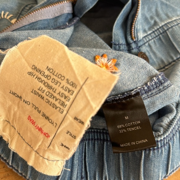 Johnny Was Lyonne Pull On Short Medium 30” EUC embroidered Jean shorts - Picture 13 of 13